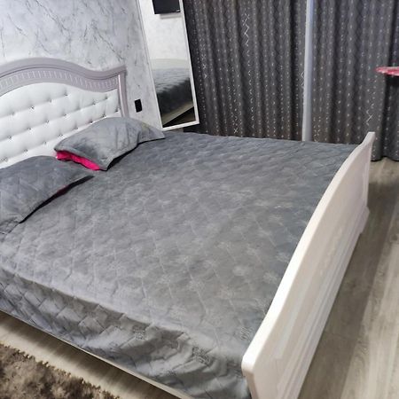 Квартира Однокомнатная Vip Uralsk Exteriér fotografie